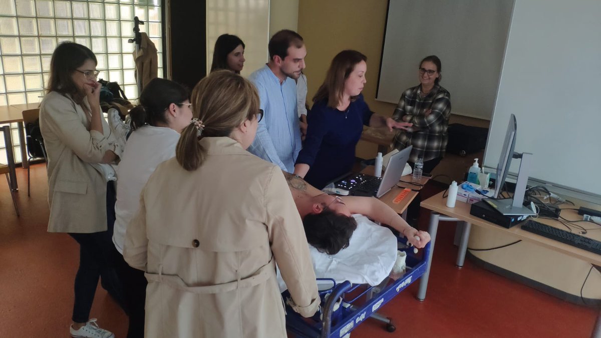 Continuamos con el grupo de la tarde del taller de Ecografía para Nefrólogos. Gracias a los ponentes y asistentes por participar! <a href="/NefroGalicia/">Sociedad Gallega de Nefrología - SGAN</a> <a href="/AstraZeneca/">AstraZeneca</a> #ecoparanefrólogos #nefropontevedra