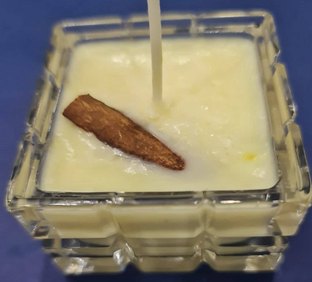 Recordatorios, el que quieras y como lo quieras!  En esta ocasión:  bolsita decorativa con bookmark, vela de canela hecha de #nenassoap en cofre de cristal de #belvivir al igual que el hermoso porta retrato.  Foto por <a href="/JJacomePhoto/">JJacomePhoto</a> idea concepto y manos de <a href="/elvirapalacios/">ELVIRA PALACIOS</a>