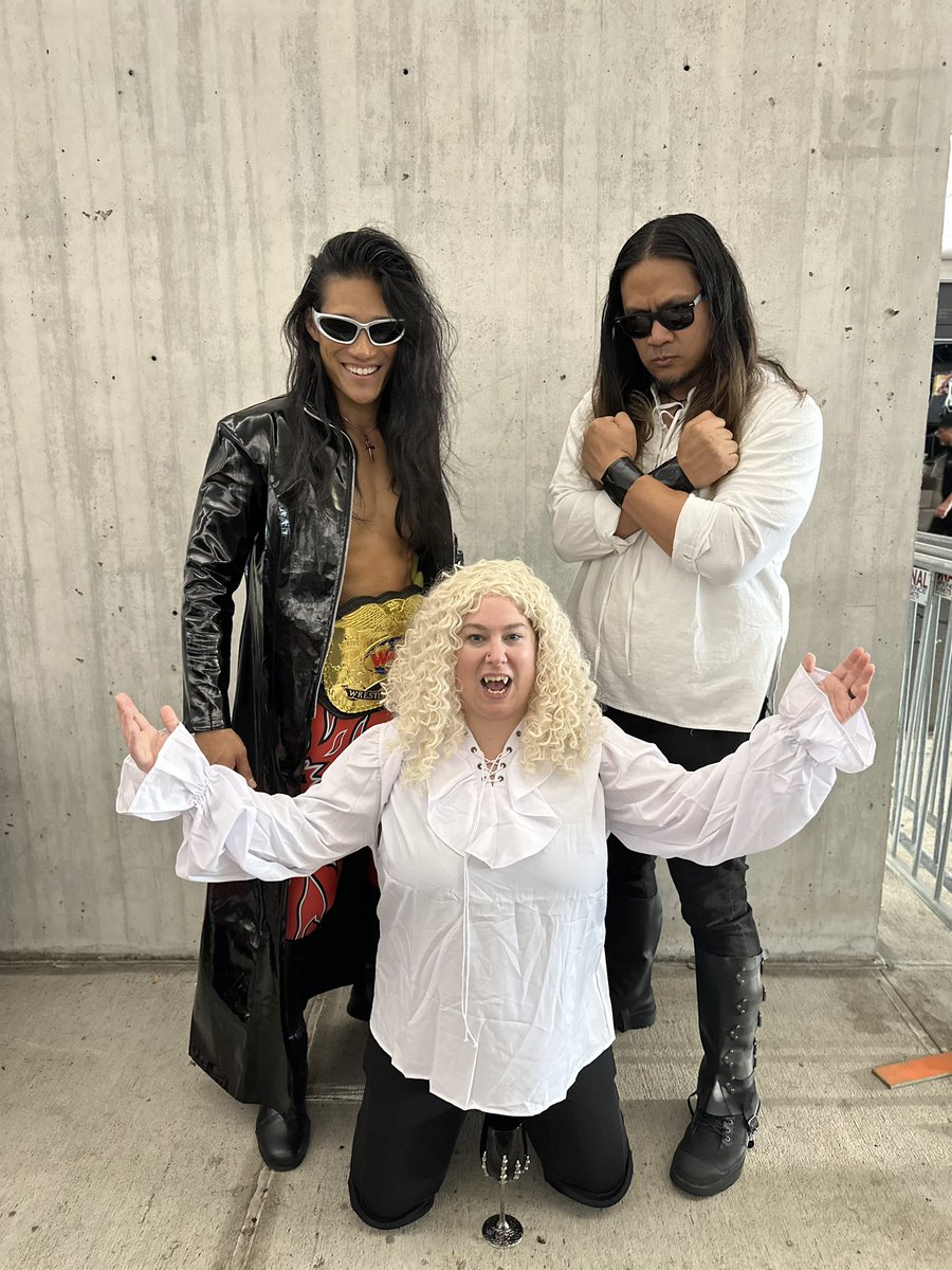 _PrettyOk_'s tweet photo. Probably my new favorite cosplay. #NYCC2023 
The Brood
Me as Gangrel
@Master_Wain as @EdgeRatedR 
@ChubberGuard as @Christian4Peeps https://t.co/lga6INTifC