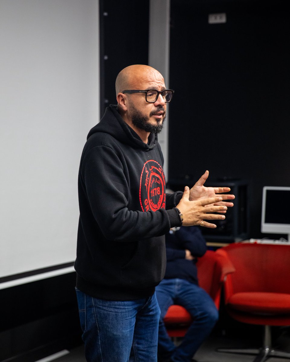 clcf_ecole's tweet photo. Chaouki El Ofir, Réalisateur et ancien élève du CLCF, a présenté aux étudiant.e.s le premier épisode de sa série, "Bghit Hyatek".

Succès au Maroc, ayant cumulé 314 millions d'impressions dans le monde, la série a remporté le prix de la meilleure série au Festival Dakar Series. https://t.co/QidQlTuj3Q
