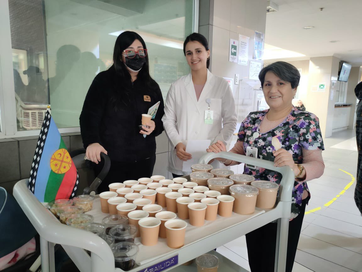 HospitalChue's tweet photo. 🏥 EN CURANILAHUE: PROMUEVEN LA ALIMENTACIÓN SALUDABLE DESDE UN ENFOQUE INTERCULTURAL

👉 En un trabajo en conjunto entre el equipo de Promoción del Hospital de Curanilahue y la Unidad de Salud Intercultural, se celebró el día mundial de la alimentación. 

#UnChilequeAvanza https://t.co/DhsFpjeBW8