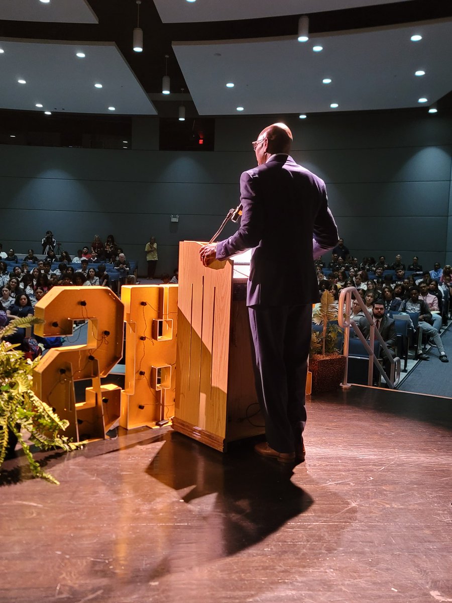 High school students, what are your post secondary plans? Florida Bright Futures should be part of your plan! Enjoyed attending an informative session at Ridge Community with FLDOE and FL Lottery! <a href="/pcps_athletics/">PCPS Athletics</a> <a href="/PolkSchoolsNews/">Polk County Public Schools</a> <a href="/DrBenHenry1/">DrBenHenry</a> <a href="/AHSbloodhounds/">Auburndale HS</a> <a href="/Polk_super/">PolkSuper</a>