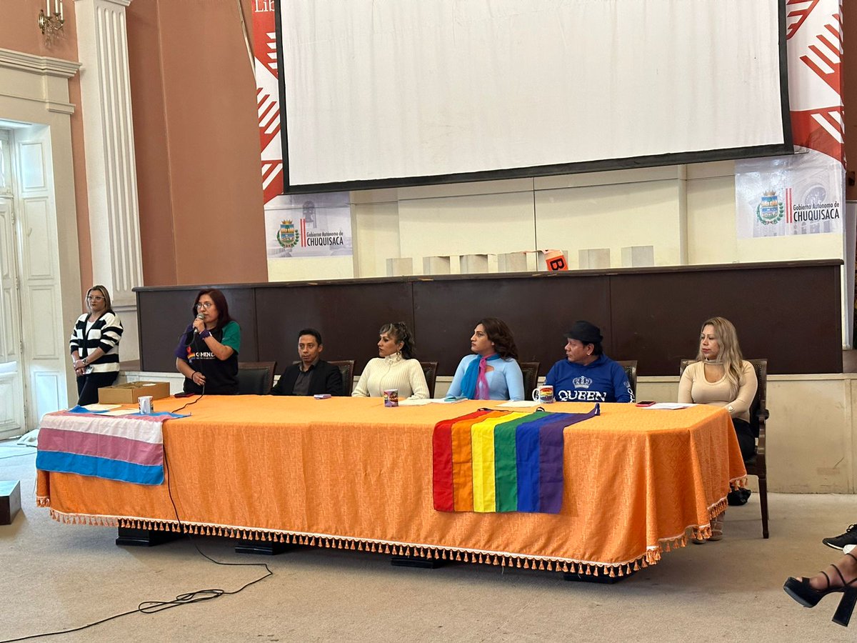ADESPROC's tweet photo. La delegación de ADESPROC Libertad presente en la IX Cumbre y Marcha Nacional de la COALIBOL LGBTI “Luis Alberto Castro Vidal” en la ciudad de Sucre.
Esta mañana se llevó a cabo la inauguración de la IX Cumbre en el Hall del Gobierno Autónomo Municipal de Chuquisaca.
#COALIBOL https://t.co/mwajR1prPC