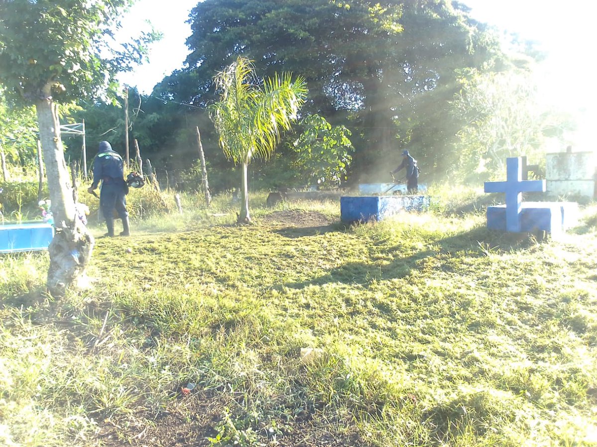 Nuestras jornadas de limpieza 🚯 llegaron al cementerio ✝️ comunitario de la comunidad San José ¡ Nos seguimos preparando para recibir a las familias 👪 que visitarán a sus deudos el próximo 02 de Noviembre!.
#municipiolimpio2023 
#FSLNOctubreVictorioso