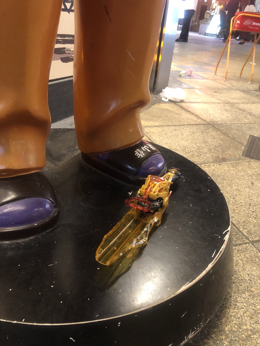 hyper_cast_off7's tweet photo. 【豆知識】大阪の串カツ屋にはベイブレードがある https://t.co/RCT2GOYo8G