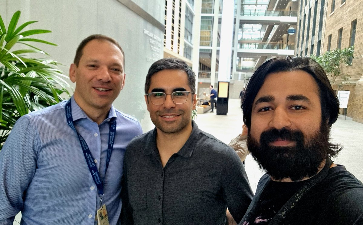 Today, enjoyed coffee with Dr. @MatLupien and Ali Madani, his lab's alum. My internship at Mathieu's lab ends soon & I can't thank him enough for the mentorship. Mathieu's dedication to teaching is unmatched. Highly recommend his lab for anyone eyeing a Ph.D. or internship! #UHN
