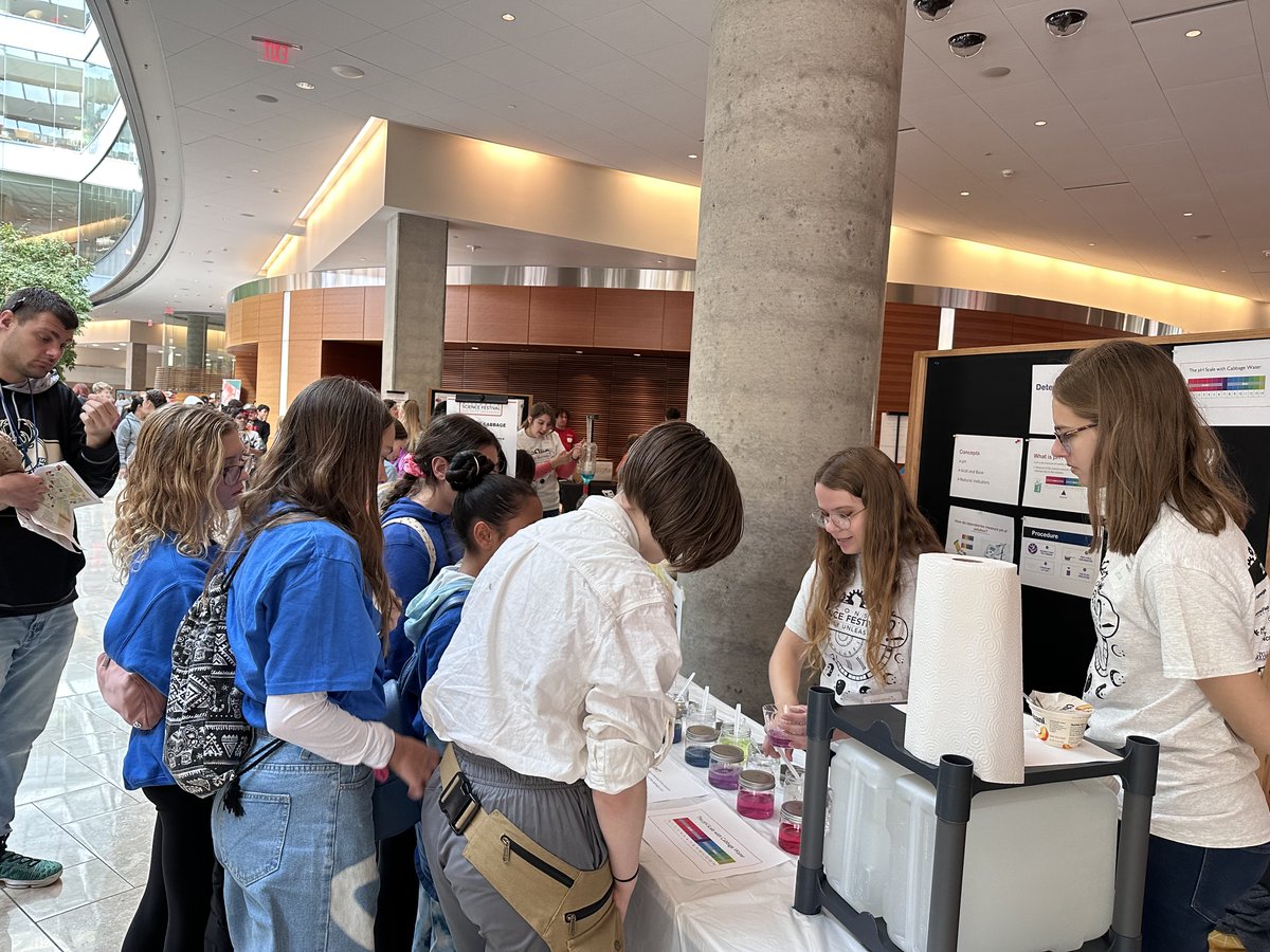 GWIS Madison had a great time at the @WiSciFest yesterday! Thanks to the volunteers and outreach chairs who demonstrated properties of pH at our 'Detective Cabbage' setup!