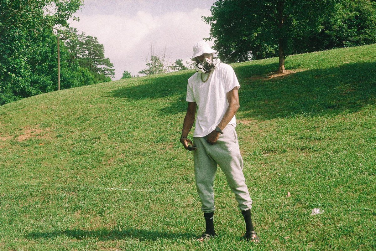 JuwolsHasAKnife's tweet image. If only you could understand how far back the camera is in order to get my whole body 😂😂😔

#tallpeopleproblems