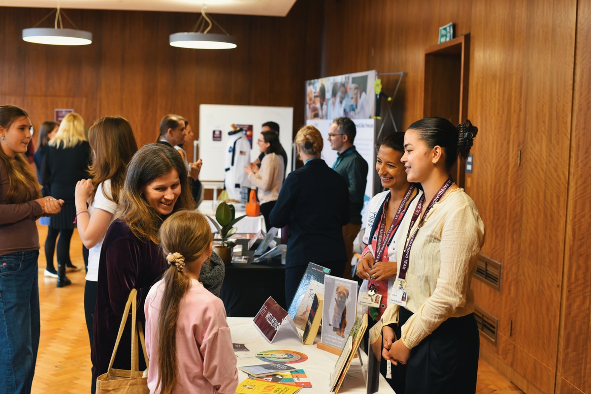 LyceeChurchill's tweet photo. 🇬🇧 Last week's Open Day was a huge success, but if you didn’t make it, you can join us for our next two Open Days! 
📚 Meet our team 👉 https://t.co/Y5NZdBTnDC https://t.co/ZJFNSgOR4q