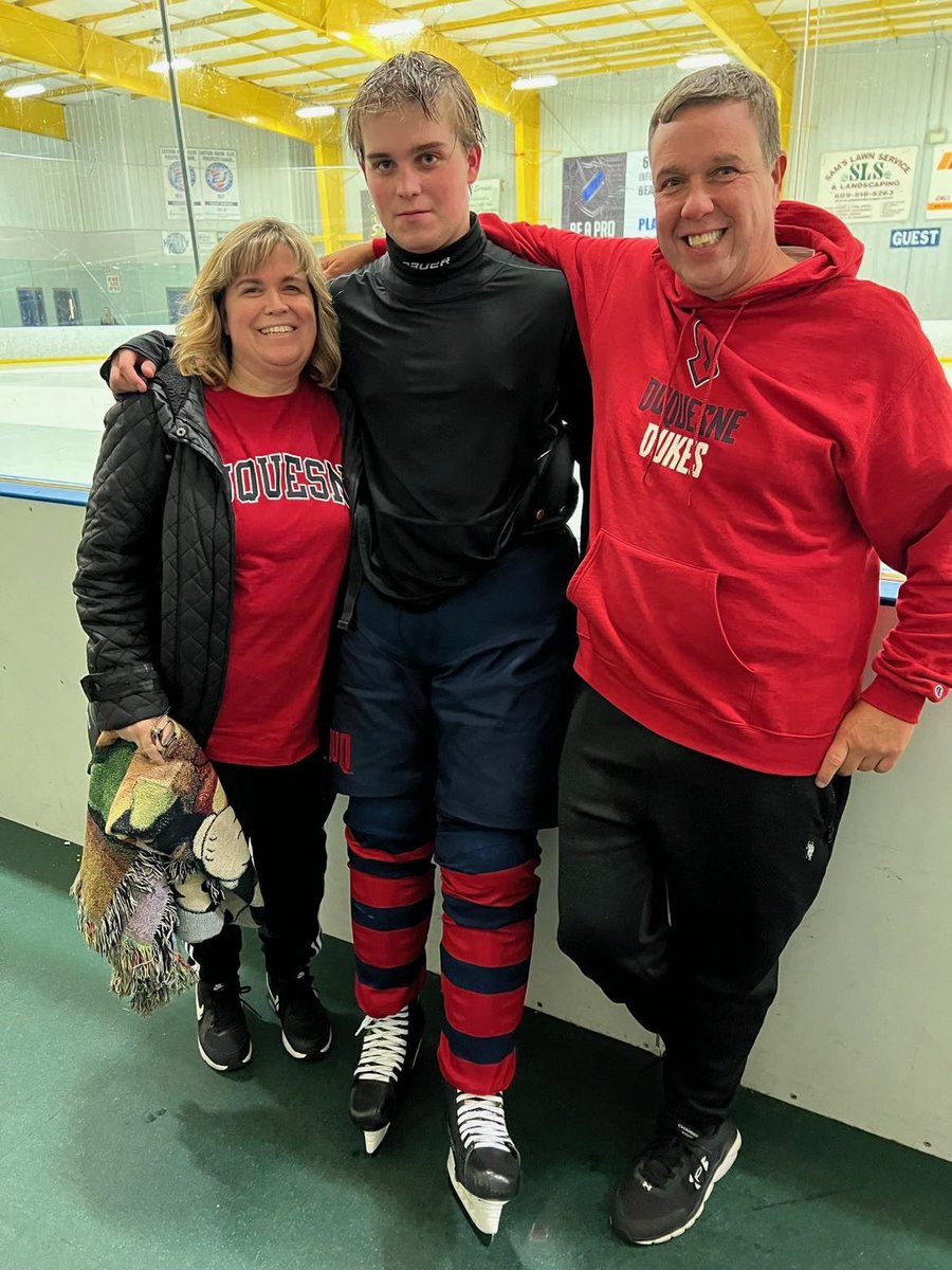 DuqHockey's tweet photo. Homecoming weekend at Duquesne is also Parents weekend! Shoutout to all our awesome Duquesne ACHA Hockey parents! Thank you for all you do!❤️
#acha #chma #collegehockey #pittsburghhockey #rolldukes https://t.co/o3uKxphN5M