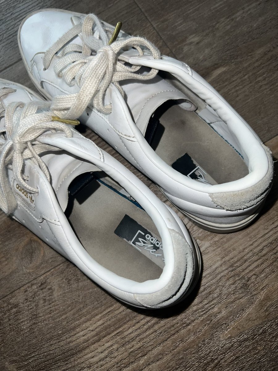 FOR SALE 🔥
• Größe 40
• wurden sehr oft &amp; gerne getragen, dementsprechender Geruch

Bei Interesse melden :) 

#getragenesocken #getrageneschuhe #schuhezuverkaufen