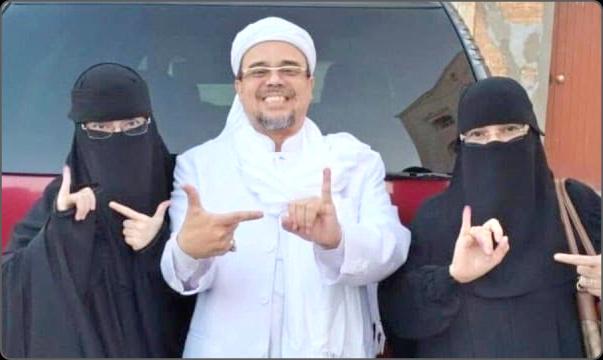 Zieg si firza sebelah kiri apa yg sebelah kanan?? PAKE CADAR DUA²NYA JADI ane ngk ngenali🤔