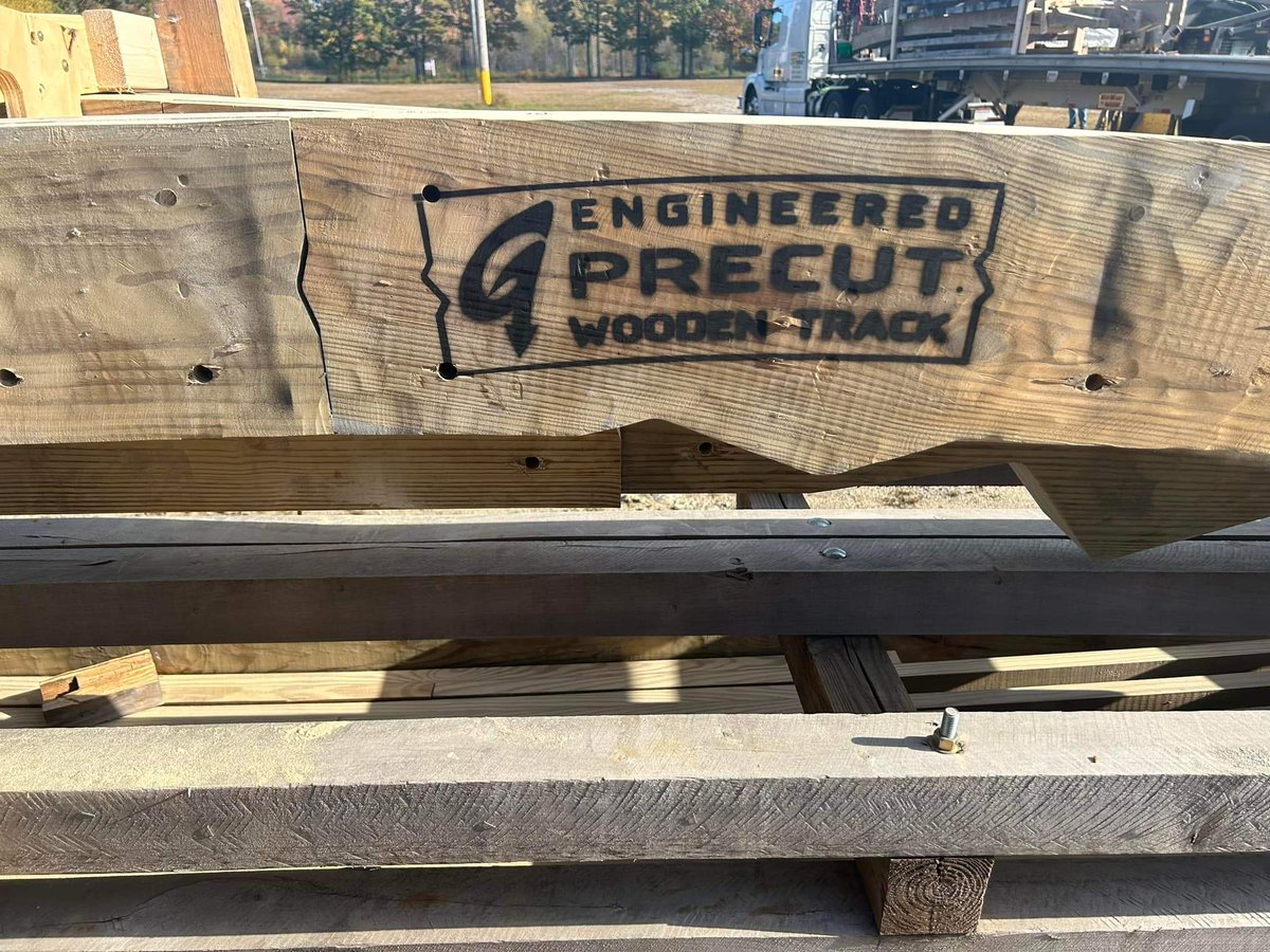 coasterchitchat's tweet photo. .@funtownusa received a special delivery from @thegravitygroup today! It appears that Excalibur is set to receive some of the company's innovative Engineered Precut Track this off-season!

📸 Funtown Splashtown USA

#funtownsplashtownusa #funtown #thegravitygroup #coasterchitchat https://t.co/KilCliIzRh