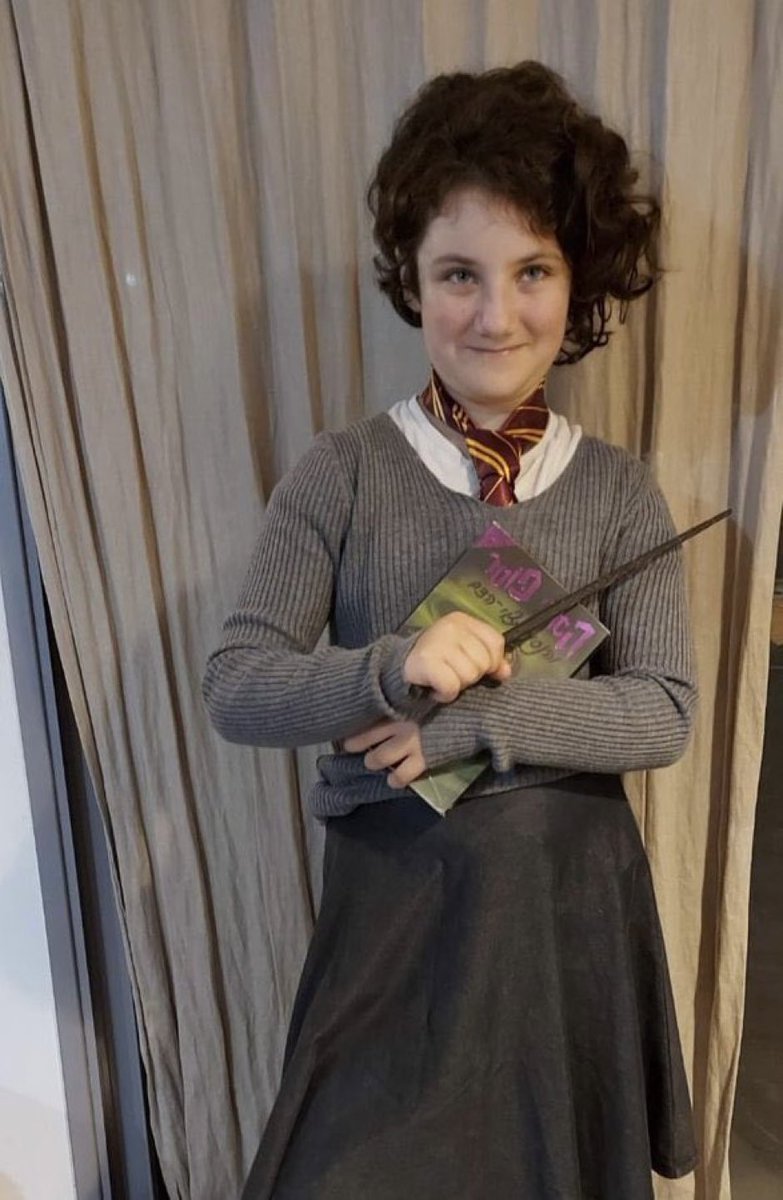 This is Noya Dan. She was a 12 year old autistic Israeli girl who loved Harry Potter. 

She was kidnapped by Hamas along with her grandmother. 

Her body was just identified by authorities. 

May her memory be a blessing. 🇮🇱🕊️