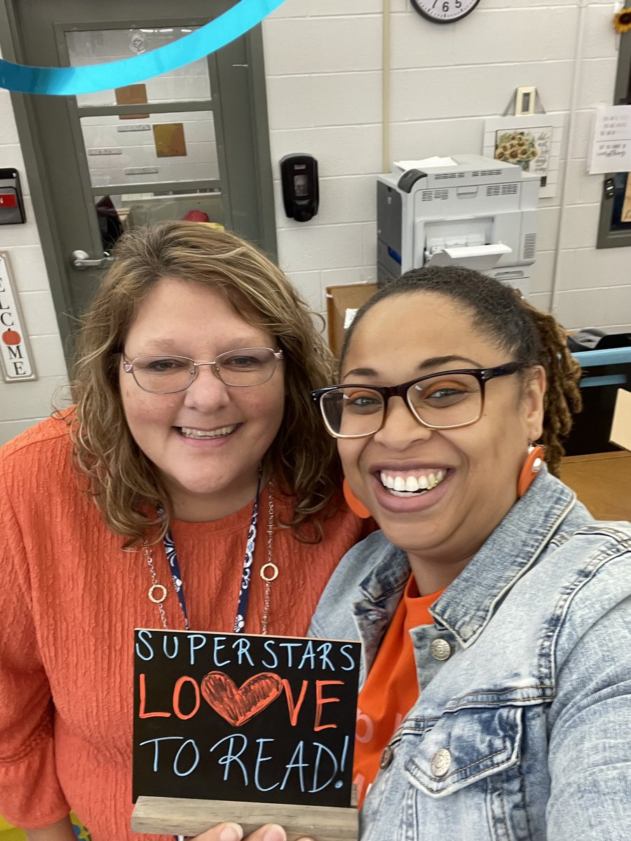 JCPSBP's tweet photo. Shout out to the outstanding staff at @StonestreetElem for wearing orange supporting #BullyingPreventionMonth!

#WeAreJCPS
#JCPSBullyingPrevention
#JCPSBullyBlockers
#UnityDay2023 https://t.co/SabKCqo6Eg