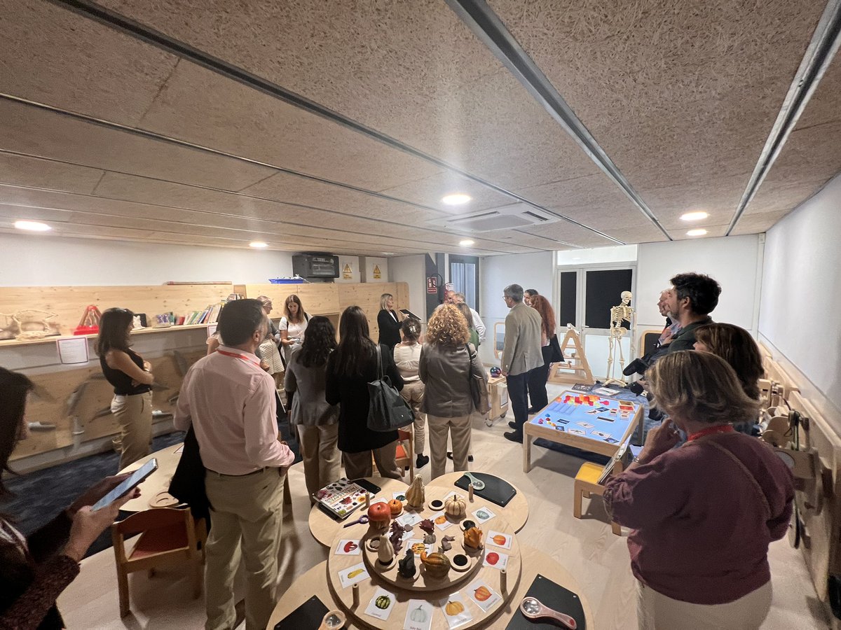 Finalizamos el primer día de #CICAEbenchmarking23 con proyectos de TEDEd, Design Thinking, Blockchain y LAB06 <a href="/CICAE_Educacion/">CICAE</a> Gracias a todos los profesionales de los colegios de CICAE por asistir. ¡Nos vemos mañana!