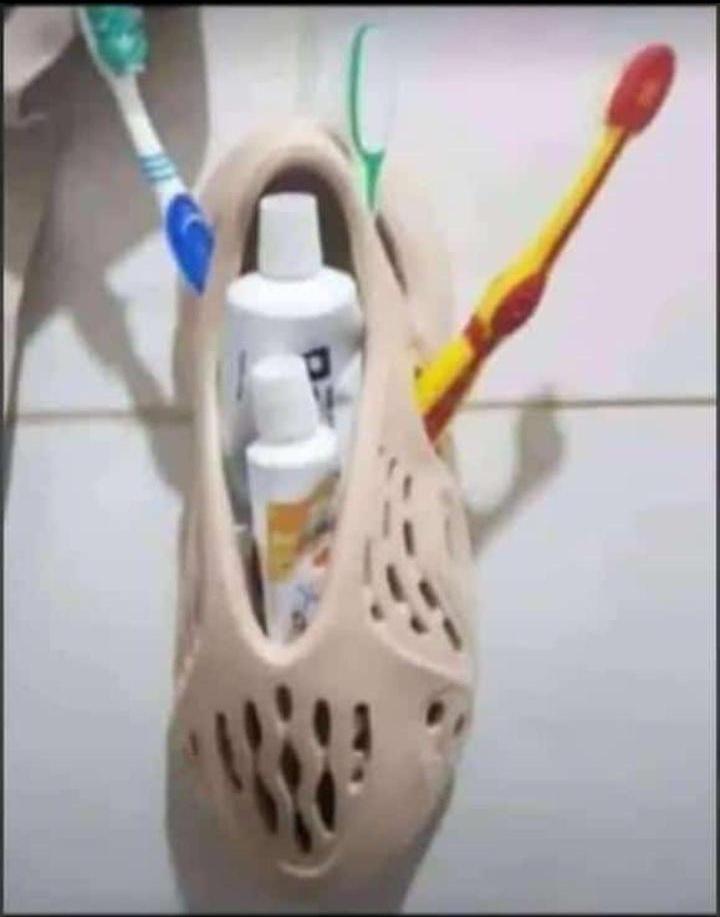 mkdon1234's tweet photo. Na nilijua tu hii kitu sii kiatu😂😂💔 https://t.co/1muJ2xVNH2