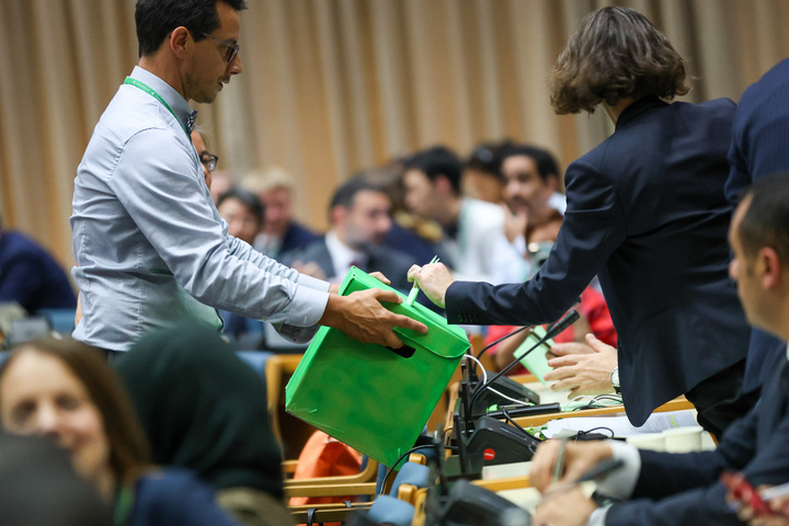 IISD_ENB's tweet photo. The @UNBiodiversity has held it's first ever election for of vice presidents to the Bureau, at the resumed second part of @CBD_COP15 . The ballot featured three nominees from Georgia, Moldova, and the Russian Federation, with the winning candidates being Georgia and Moldova. https://t.co/rHSZoxqOxh