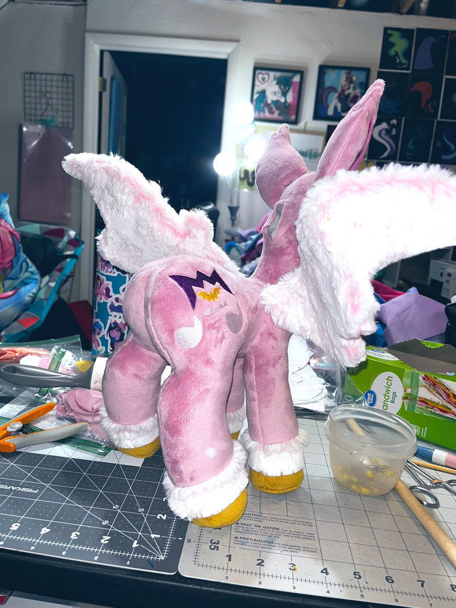 13 inch batpony Pipp ready for Mane Melody!

Base body pattern by @/MLWPlushies w/modifications by me
Eye embroidery by LilSyDesigns, cutie mark embroidery by me, design by @/IRBBWolf

She’ll be up for auction once complete! 🦇🎤💖
#mlpg5 #MLPANewGen #PippPetals #NightmareNight