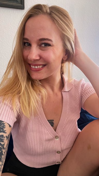 Almost the weekend! Have a great evening! 😊 https://t.co/XLk754oF8g<a href="/tag/contentcreator"class="tags"><span>#contentcreator</span></a><a href="/tag/bestfanscreator"class="tags"><span>#bestfanscreator</span></a><a href="/tag/bestfansori"class="tags"><span>#bestfansori</span></a>