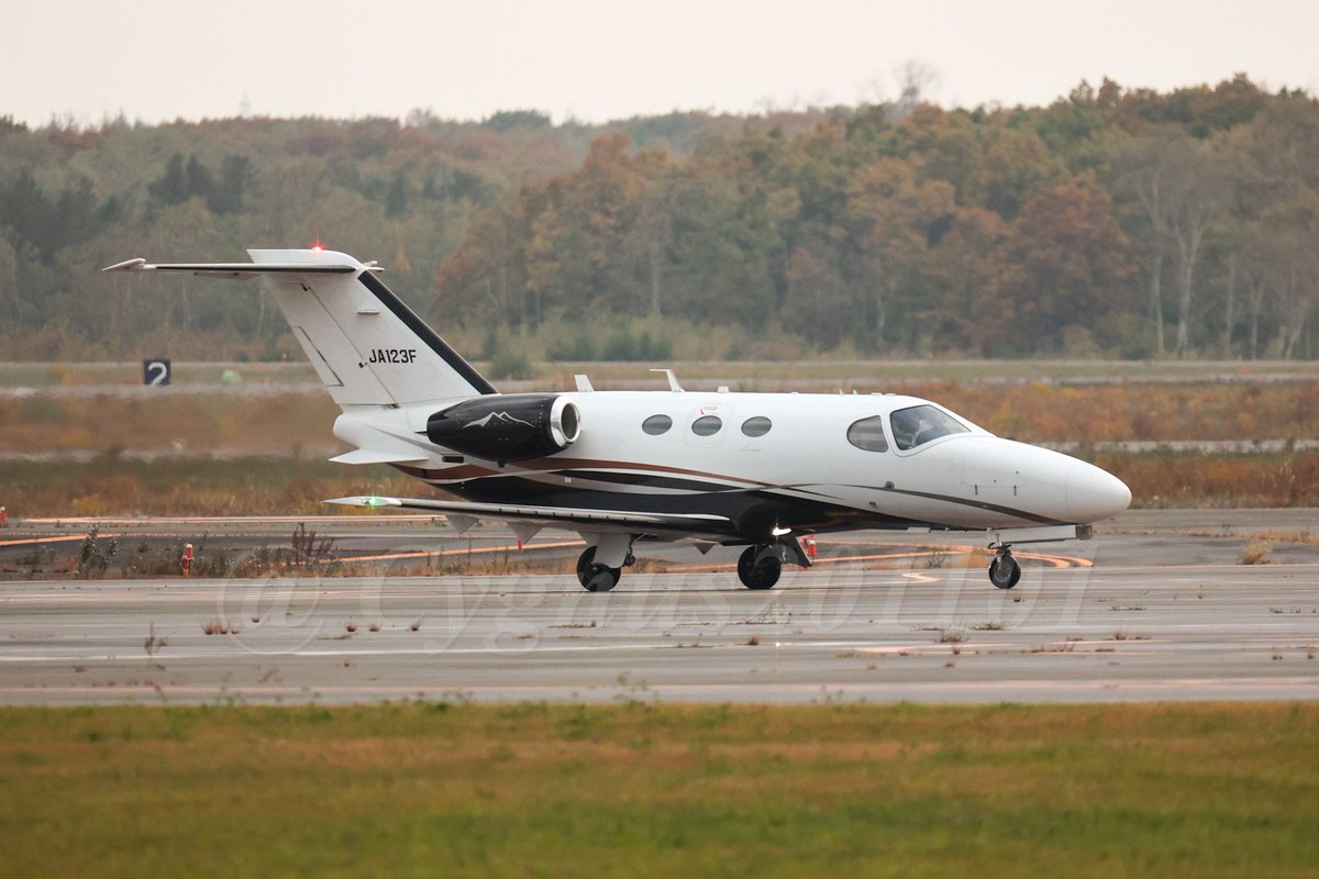 Cygnus201101's tweet photo. JA123F
Cessna Citation Mustang
Okayama Air Service Co, Ltd.
October 19, 2023
#JA123F #C510 #CTS #RJCC #新千歳空港 https://t.co/gKuU6MjXks