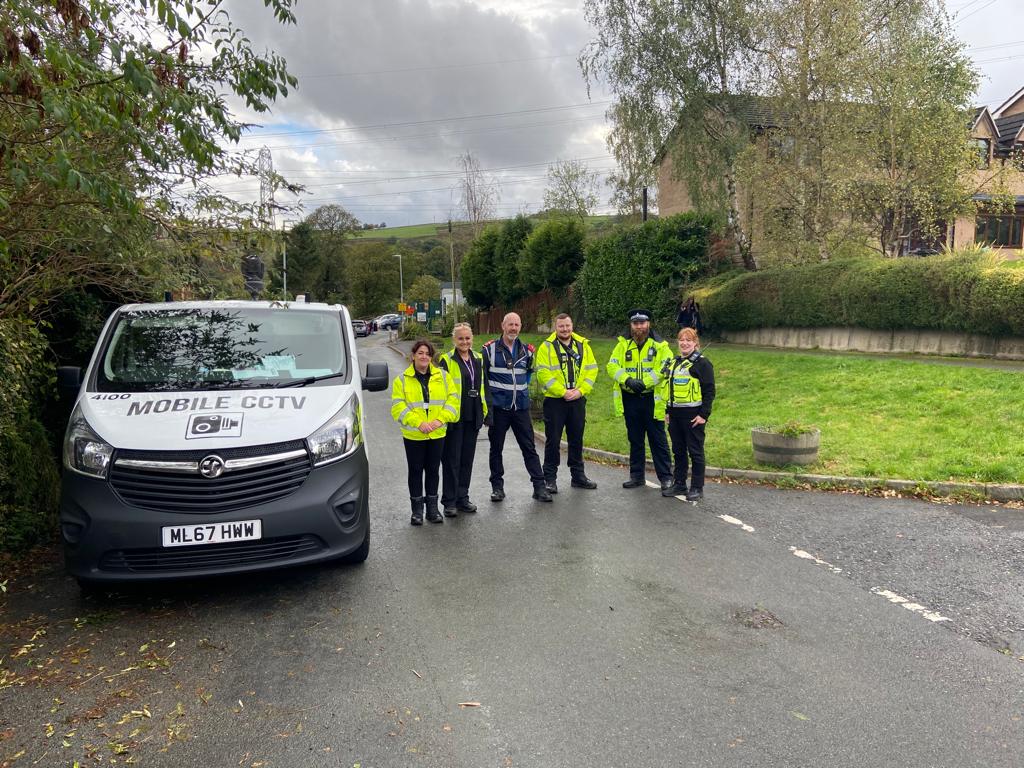 Calderdale Community Protection Team (@cmbc_cpt) on Twitter photo Community safety wardens, police and parking services working together this afternoon on school pick up time, to engage with parents and children on safe parking in and around school #DaysOfActionCdale <a href="/Calderdale/">Calderdale Council</a> Community safety wardens, police and parking services working together this afternoon on school pick up time, to engage with parents and children on safe parking in and around school #DaysOfActionCdale <a href="/Calderdale/">Calderdale Council</a>
