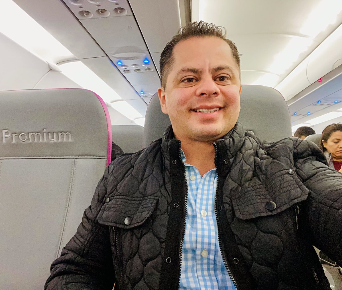 Pocas horas de sueño, un kilo de ojeras, pero con un propósito claro y un buen de ganas de seguirle buscando a la vida.
¡A darle!