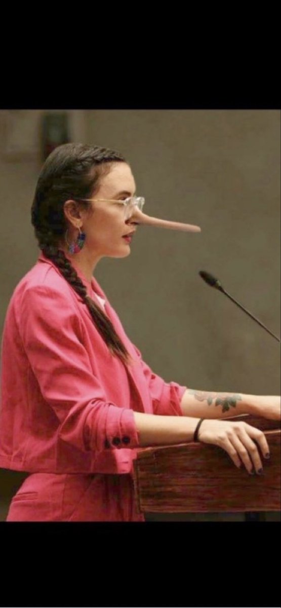 fachininja's tweet photo. Ustedes eran muy jóvenes, pero Camila Vallejo prometió que la Ley #40Horas y subir un 20% el salario mínimo iba a BENEFICIAR a las Empresas y Pymes.

                                    Eso. https://t.co/6rT6MMsVwu