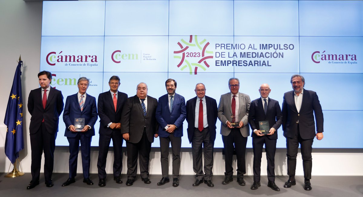 🏆 Pascual Ortuño, Cámara de Comercio de Valladolid y la Corte Civil y Mercantil de Arbitraje reciben el Premio al Impulso de la Mediación Empresarial

cemediacion.es/es/noticias/pa…