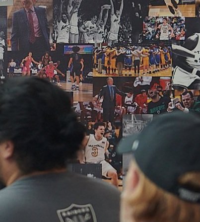 AlternateScript's tweet photo. The history of small college 🏀 went on display this month with the Grand Opening of the Tribute to Small College Basketball  in Kansas City.

Former Multnomah Lion Justin Martin is front and center on a mural wall depicting  the game's great players and moments.

We see you #3 https://t.co/3X9LdVm56d