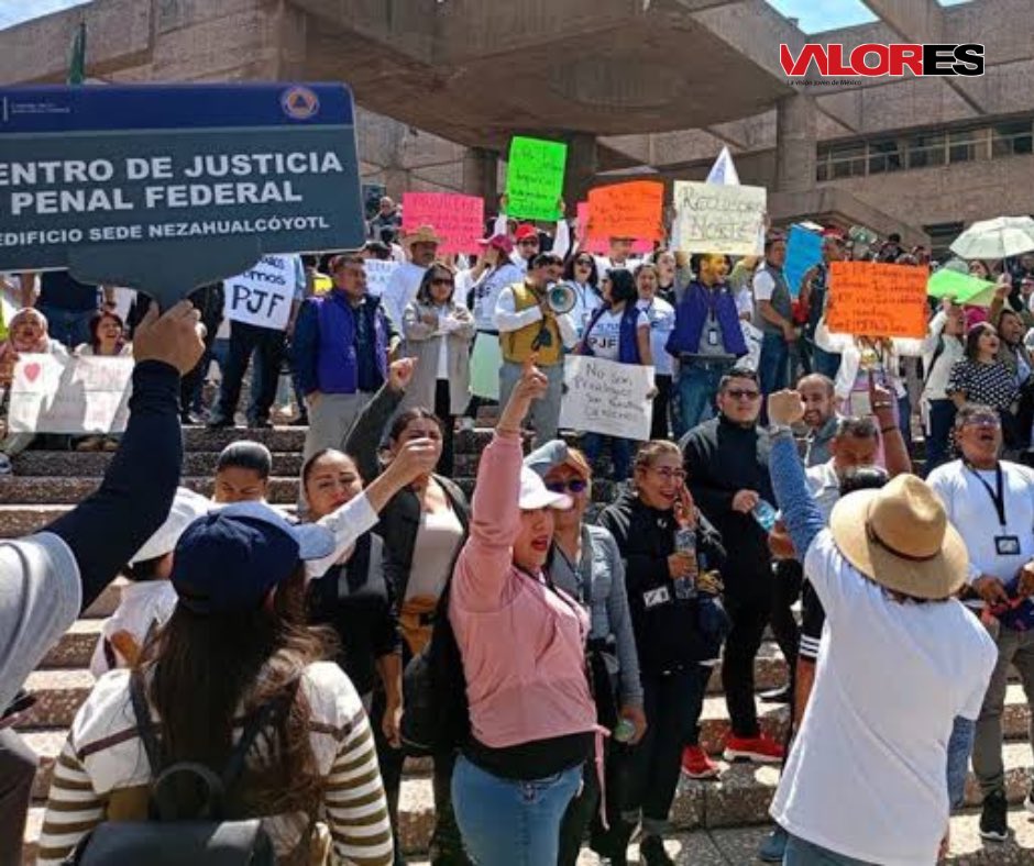 RevistaValores's tweet photo. El Sindicato de Trabajadores del Poder Judicial de la Federación #STPJF, anunció un paro nacional a partir del jueves 19 y hasta el 24 de octubre de 2023, en protesta por la extinción de 13 fideicomisos y la reducción del presupuesto en 2024. https://t.co/8kGqe2WC8C