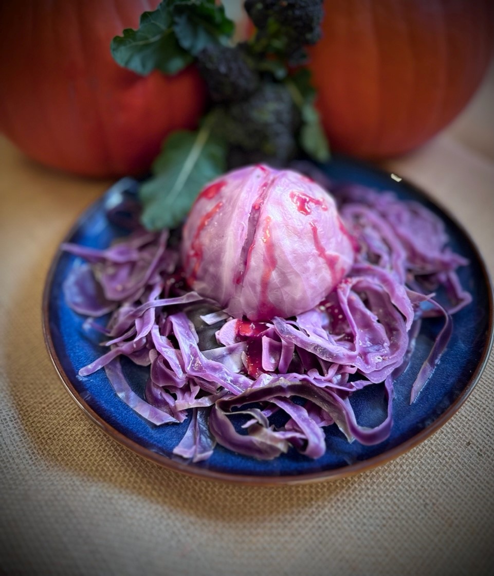 THClements1966's tweet photo. Pumpkins might be synonymous with Halloween however we bet you wouldn't have associated White Cabbage with it!
You easily turn White Cabbage into edible brains for a tasty but spooky Halloween party centrepiece 🎃👻
#THClements #Brassicas #UKProduce https://t.co/Pskz6REfYu