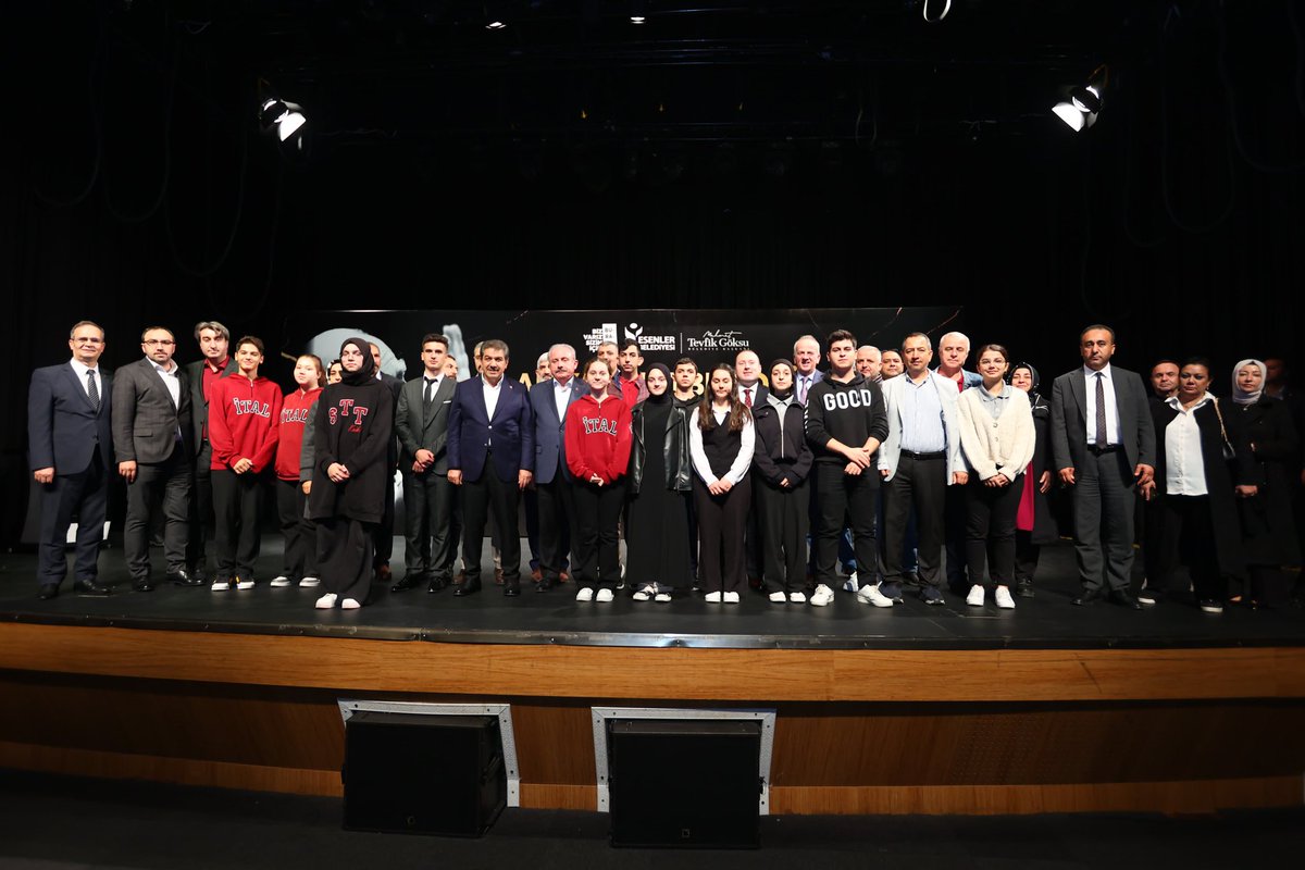 “Savaş ölünce değil, düşmana benzeyince kaybedilir” diyen bilge lider Aliya İzzetbegoviç’i vefatının 20. yılında Esenler Belediyesi’nin düzenlediği sempozyumda andık.

Dünya Gazze’de yaşananlara kör ve sağırken Aliya’nın, konuşmamızda atıf yaptığımız, Ağustos 1970’te yazdığı