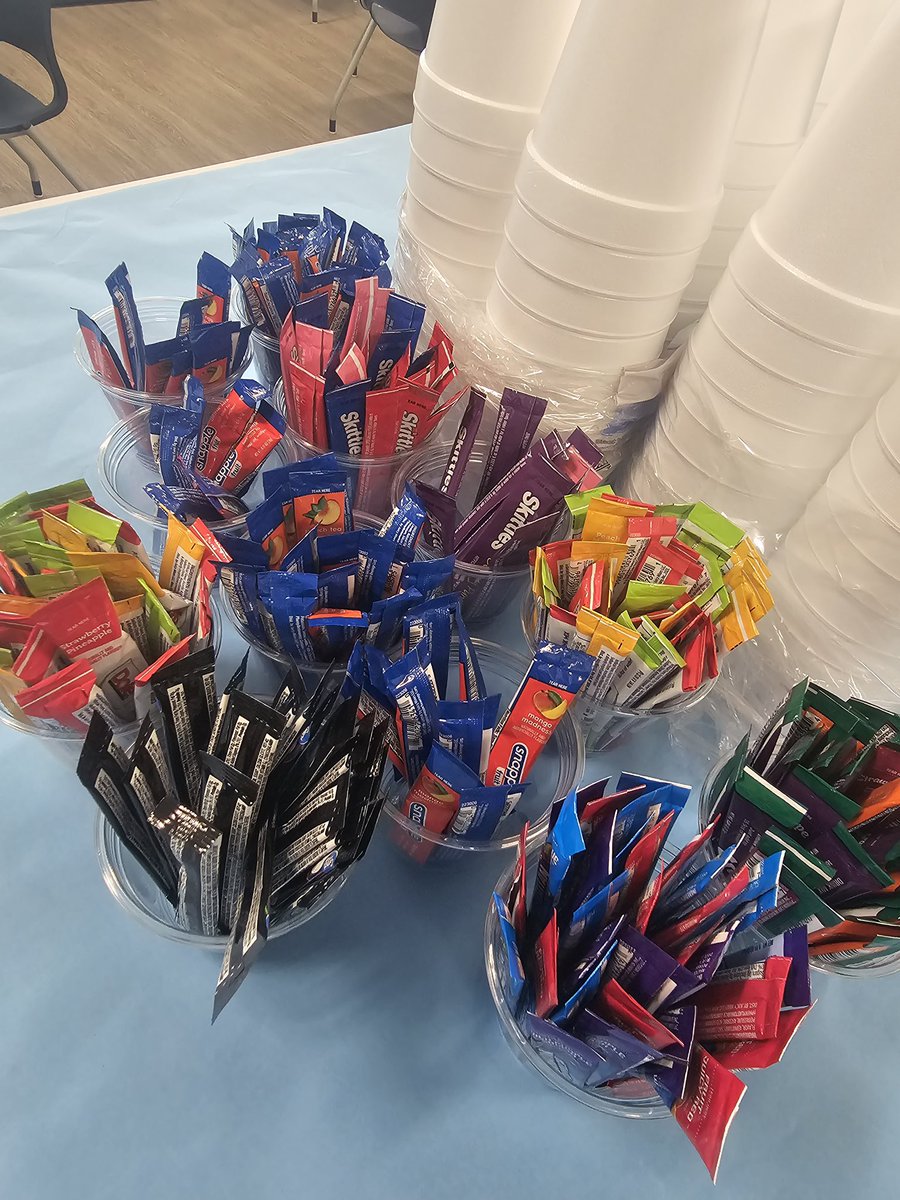 ritapintavalle's tweet image. Staffulty is treated to a hydration station of make your own “fizzy fun” or “H2awesome” drinks today. Thank you @bwoodstuco for this @J_Renaissance appreciation idea #stayhydrated #whereyafrom #bucpride