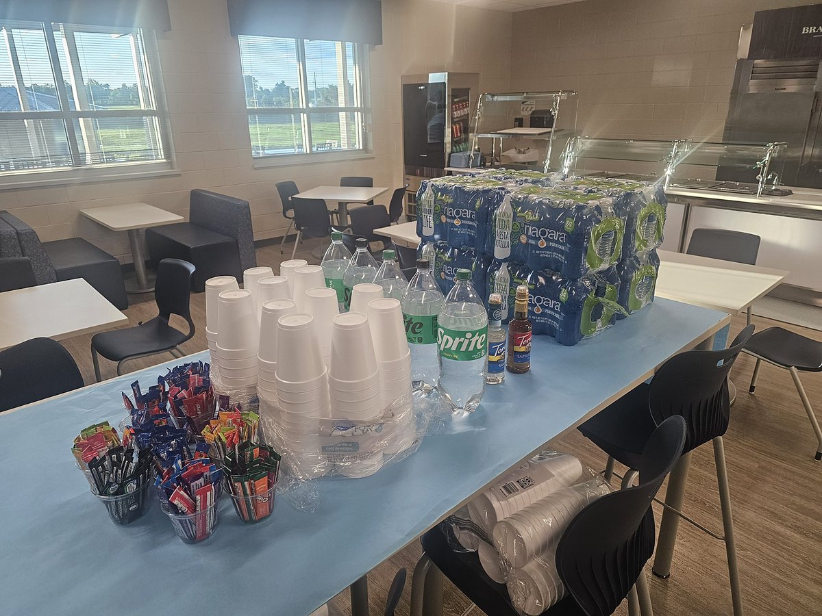 ritapintavalle's tweet image. Staffulty is treated to a hydration station of make your own “fizzy fun” or “H2awesome” drinks today. Thank you @bwoodstuco for this @J_Renaissance appreciation idea #stayhydrated #whereyafrom #bucpride