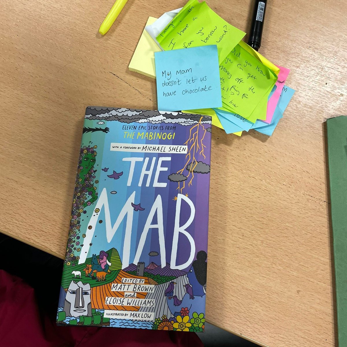 Yr wythnos ddiwethaf cynhalion ni sesiwn Y a D gyntaf gyffrous iawn ar gyfer ein cynhyrchiad o #YMab ar y cyd â <a href="/TheatrauSirGar/">TheatrauSirGar</a>, sydd wedi cael ei addasu gan @mattbrownauthor a <a href="/Eloisejwilliams/">Eloise Williams</a> ar sail eu casgliad dwyieithog o chwedlau o’r Mabinogi,  diolch i <a href="/Arts_Wales_/">Cyngor Celfyddydau Cymru | Arts Council of Wales</a>