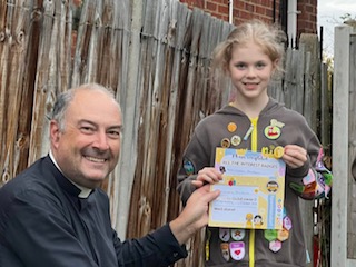 GirlguidingESE's tweet photo. Congratulations to Havana of 7th New Thundersley Brownies who gained her Gold Award AND completed every Brownie interest badge! Her presentation was at an outside meeting where Brownies toasted marshmallows &amp;  Rainbows joined in.
#girlguiding @gguidinganglia #goldaward https://t.co/jX7yJKass3