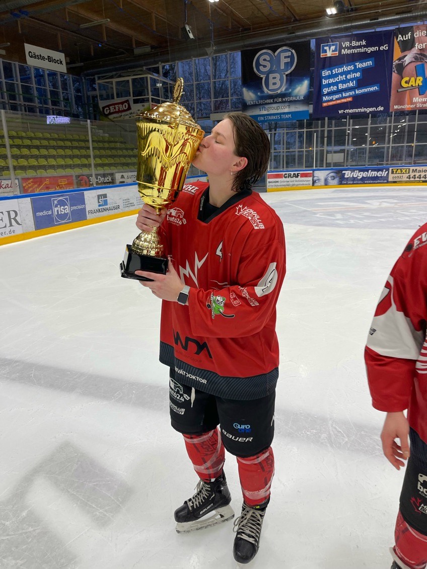 Alexis Ryan '17 is continuing her hockey journey overseas. The Alumnae Bowl winner and Middlebury standout is playing in Hungary currently, and we caught up with her to discuss: williston.com/news/going-the…