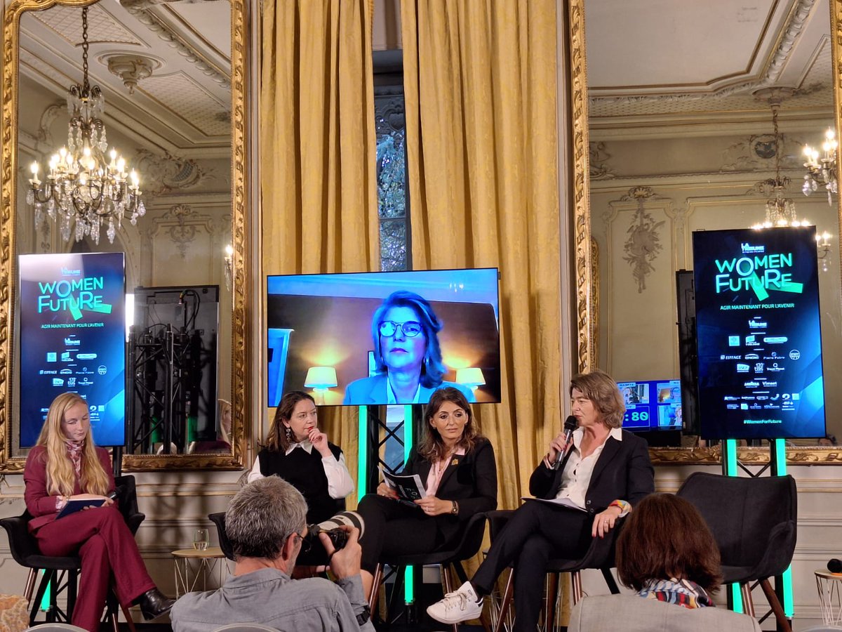 CatLadousse's tweet photo. "Il y a de nombreux freins socio culturels à la féminisation des Comex et la loi Rixain devient  l'instrument qui permet aux https://t.co/pxVaBzCUto d appliquer une politique d égalité et choisir en priorité de nommer des femmes par rapport aux hommes @mcmaheas @2gapF @LaTribune https://t.co/y0IGwyJInL