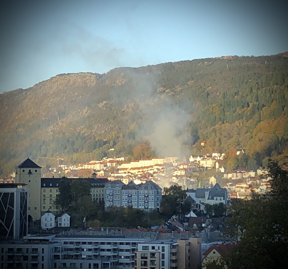 anborox's tweet image. Stor #brann i #Bergen #sentrum 🔥🧯🚒