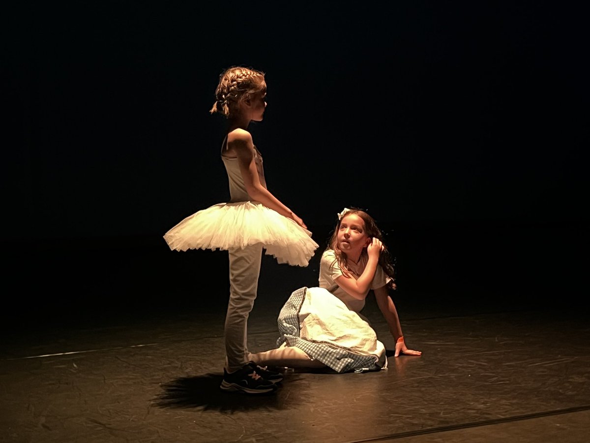 ♥️♠️♦️♣️Alice’s Dream by Year 3. ♥️ ♠️ ♦️ ♣️ 🐇 Huge thanks to Miss Tucker, it was just beautiful. @WeAreBDAT @YorksDanceFest @carriageworks_