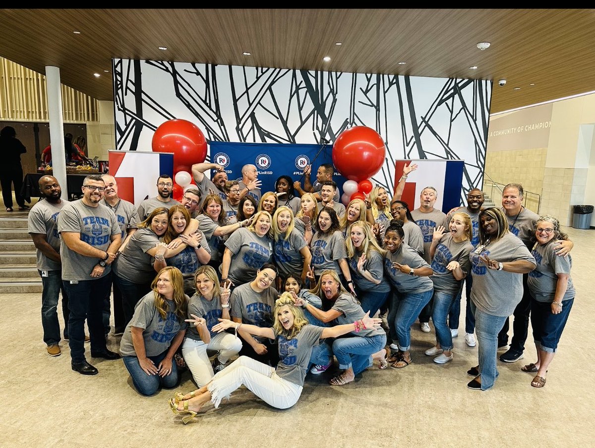 I LOVE THESE HUMANS💙 They are: Dedicated, Committed, Servant Leaders and Fun!! Happy Principals Month to the BEST OF THE BEST💙