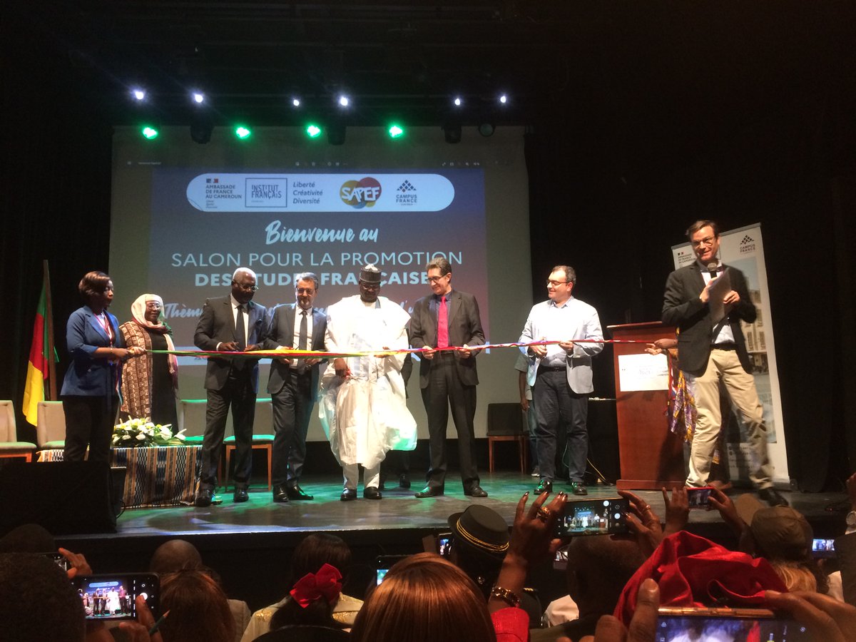 UnivParisSaclay's tweet photo. 💬[#SAPEF2023 - #conference &amp; #exhibition]
@UnivParisSaclay a participé au Salon pour la Promotion des Etudes Françaises #SAPEF 2023 au #Cameroun pour rencontrer ses partenaires africains et les étudiants camerounais intéressés pour poursuivre leurs #etudes en #France. 👩‍🎓#ISTAMA https://t.co/iI3qe3NvrP