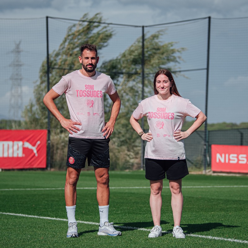 GironaFC's tweet photo. El Girona FC, conjuntament amb l'Associació Contra el Càncer de Girona, l'Oncolliga Girona i l'IDIBGI han organitzat una sèrie d’accions per commemorar el Dia Internacional Contra el Càncer de Mama.