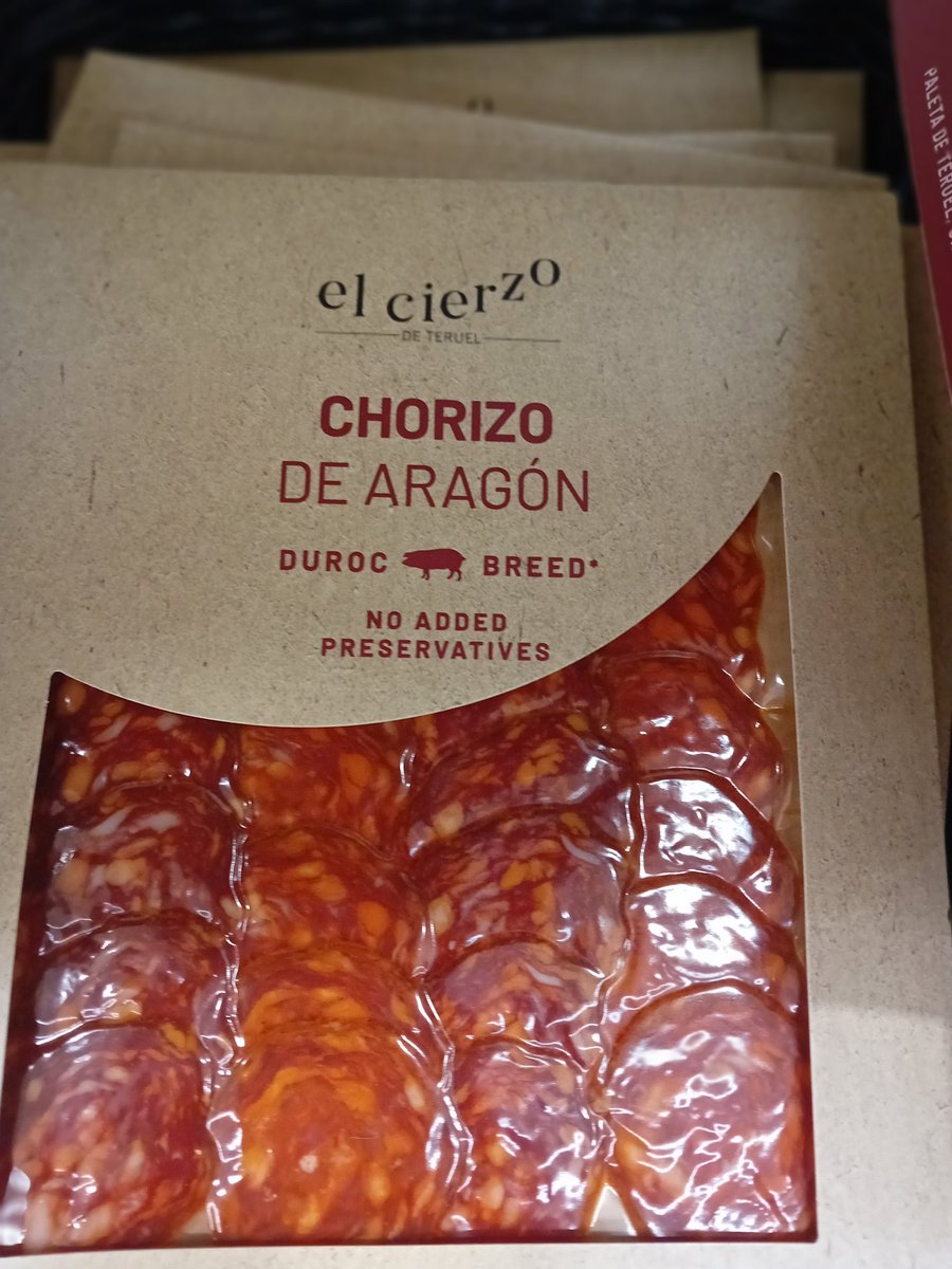 X_alex1a_X's tweet photo. @HSLingLands #5 También encontré un chorizo procedente de Aragón, la comunidad autónoma en el noroeste de España. Es una comida popular, en particular cerca de la capital, Zaragoza. La mayoría de la gente en el Reino Unido reconoce el chorizo como un alimento básico español. https://t.co/XFBfU6aOfI