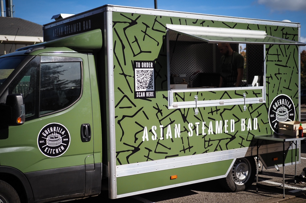 Last chance for our buns today over at CSP! What will you order?

📍 <a href="/foodpark_cam/">foodPark®</a> Cambridge Science Park: 12noon-2pm

Book: linktr.ee/guerrillakitch…