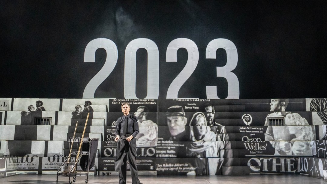 NationalTheatre's tweet photo. It's time to take your seats 🍿 

Tonight, Thursday 19 October at 7pm BST, we invite you to join our 60th anniversary celebrations with a special free worldwide stream of Othello on our Youtube channel.

📸 Johan Persson https://t.co/UaMc3L9Rm9