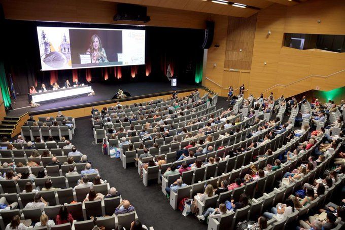 Pacientes SEMERGEN (@pacientsemergen) on Twitter photo #SEMERGEN23
. <a href="/SEMERGENap/">SEMERGEN | Médicos de AP #SEMERGEN25</a> pide un pacto por la Sanidad para garantizar la asistencia
📻 <a href="/OndaCero_es/">Onda Cero</a>
buff.ly/491566Y
<a href="/Inma_Cervera/">Inma Cervera</a> <a href="/vic_pallares/">Vicente Pallares</a> <a href="/IborPedro/">Pedro Juan Ibor Vidal</a> <a href="/DraMHurtado/">Dra. Hurtado-sarrio</a> <a href="/rafamanuEl68/">RafaelMMicø</a> #SEMERGEN23
. <a href="/SEMERGENap/">SEMERGEN | Médicos de AP #SEMERGEN25</a> pide un pacto por la Sanidad para garantizar la asistencia
📻 <a href="/OndaCero_es/">Onda Cero</a>
buff.ly/491566Y
<a href="/Inma_Cervera/">Inma Cervera</a> <a href="/vic_pallares/">Vicente Pallares</a> <a href="/IborPedro/">Pedro Juan Ibor Vidal</a> <a href="/DraMHurtado/">Dra. Hurtado-sarrio</a> <a href="/rafamanuEl68/">RafaelMMicø</a>