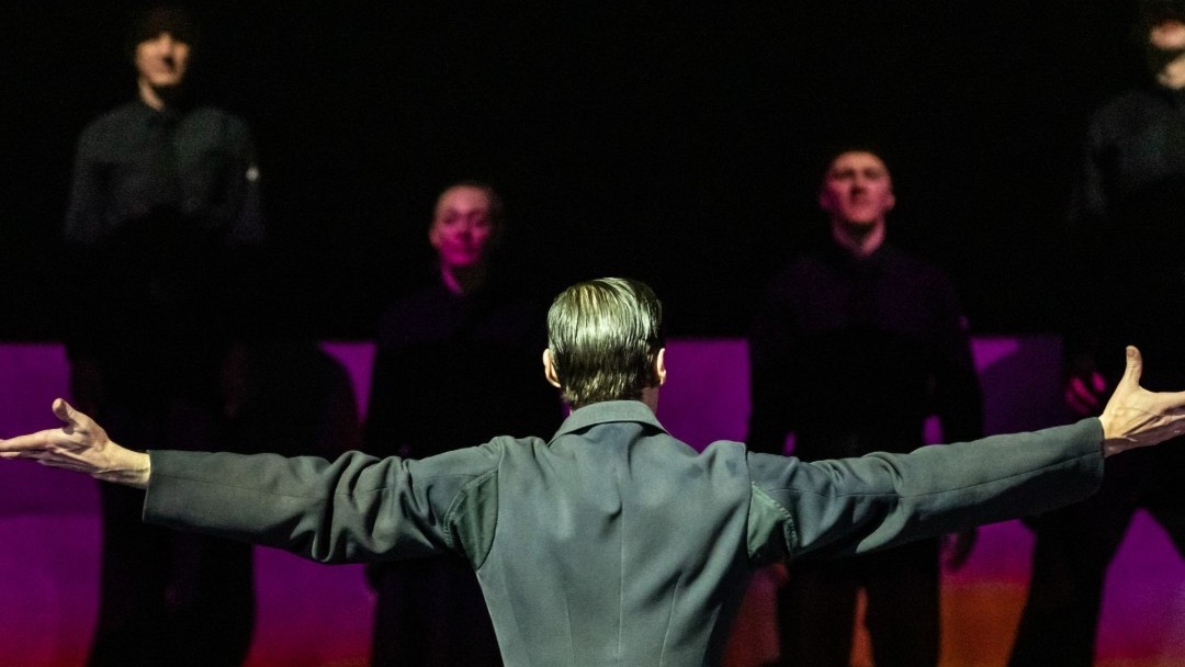 It's time to take your seats 🍿 

Tonight, Thursday 19 October at 7pm BST, we invite you to join our 60th anniversary celebrations with a special free worldwide stream of Othello on our Youtube channel.

📸 Johan Persson