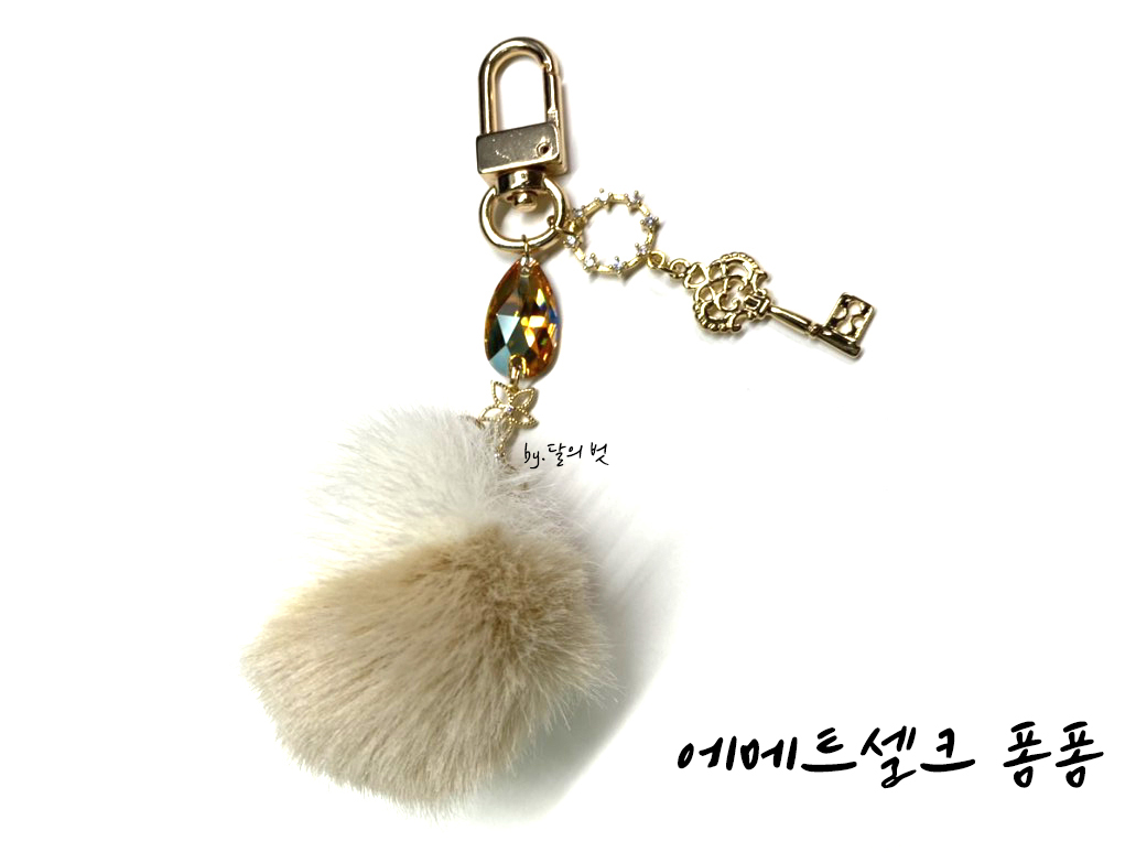 Crying_Room_'s tweet photo. [RT 감사합니다]  
에메트셀크 모티브 악세사리 통판 안내
재고 정리를 위해 할인된 가격으로 업로드하였습니다!
https://t.co/w3ROW1V3Oe https://t.co/uIuBhmGh8U